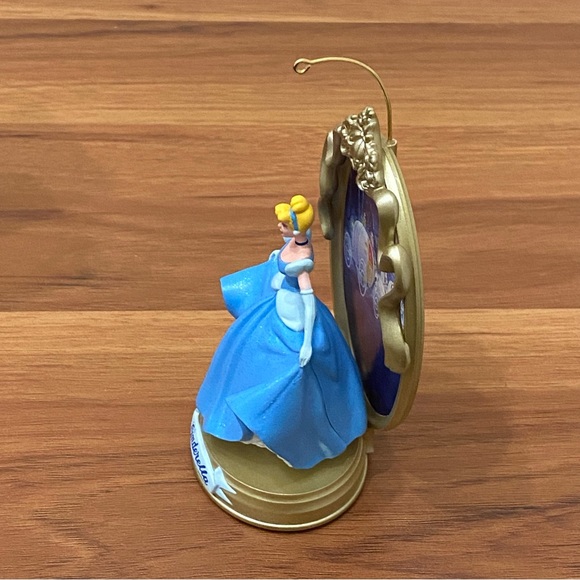 Vintage 1997 DISNEY Hallmark Cinderella Christmas Tree Ornament - Picture 6 of 15